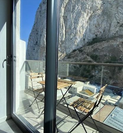 Cp High Floor Luxury Studio Gibraltar Bagian luar foto