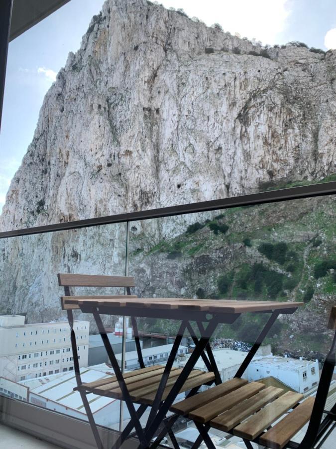 Cp High Floor Luxury Studio Gibraltar Bagian luar foto